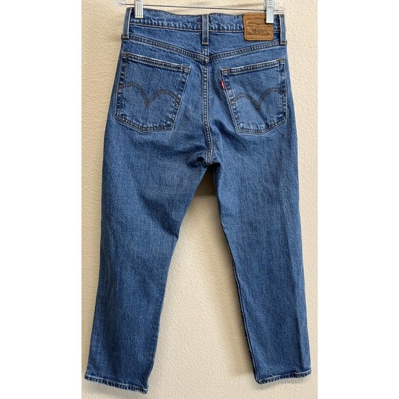 Levi's High-Rise Wedgie Straight Cropped Jeans Size 26x26 Med Wash - Picture 3 of 10